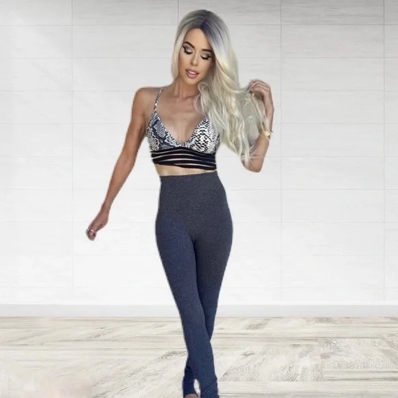 Snakeskin Yoga Workout Mesh Banded Sports Bra in Grey/Black NWT - Picture 3 of 6